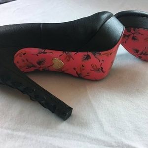 Betsy Johnson Corset back HIGH heel